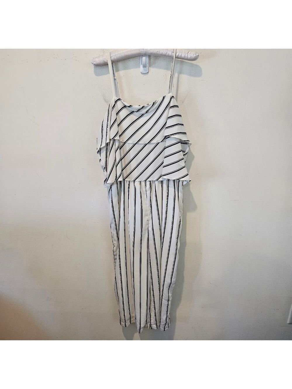 Women's MELLÓ DAY White & Black Striped Ruffle Cropped Jumpsuit M Pockets!